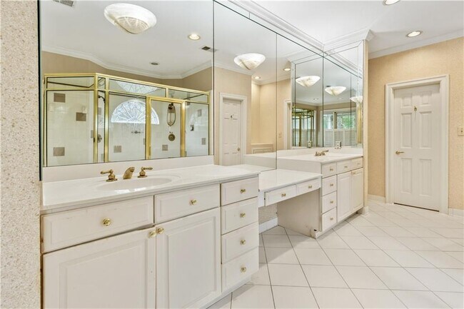 Building Photo - 430 W Wesley Rd NW