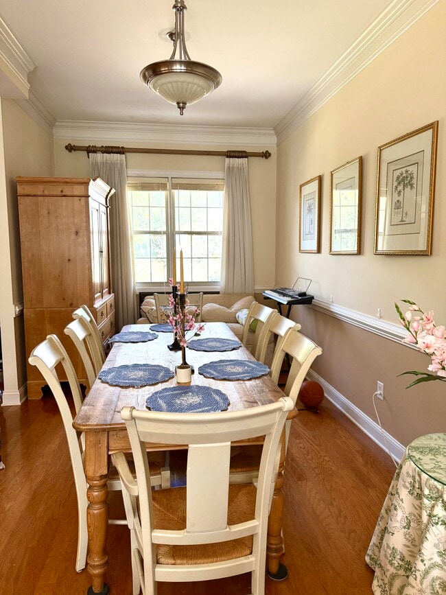 Building Photo - 100 Cottonwood Creek Ln