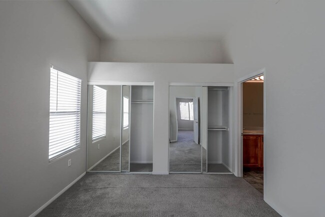 Building Photo - Great 2 Bedroom Southwest Vegas Condo With...