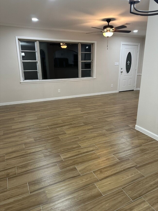 Building Photo - 119 Lakewood Dr