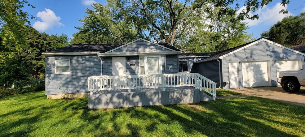 Primary Photo - 1327 Potter Blvd
