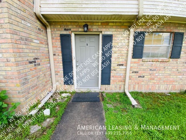 Building Photo - Beautifully updated & Move In Ready!