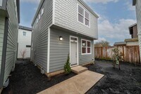 Building Photo - Move In Special- Up to 3 Month's Free !!!N...