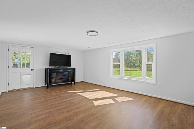 Building Photo - 830 Tigerville Rd