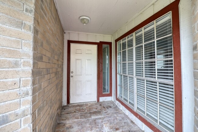 Building Photo - 6911 Pouter Dr