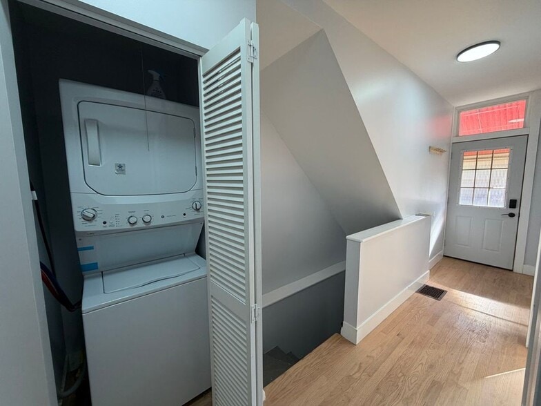 Building Photo - 932 N Richmond St