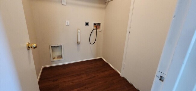 Building Photo - 315 Sunset Colony Dr
