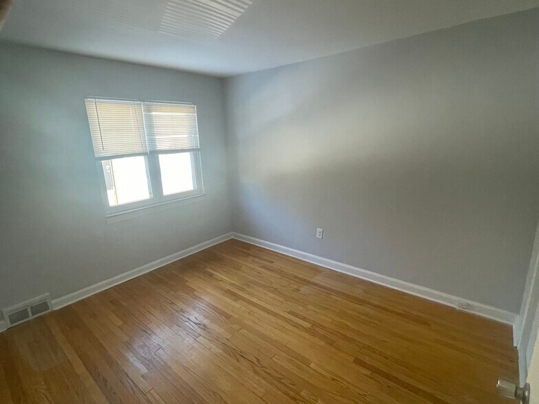 Building Photo - 268 Fort Lee Rd