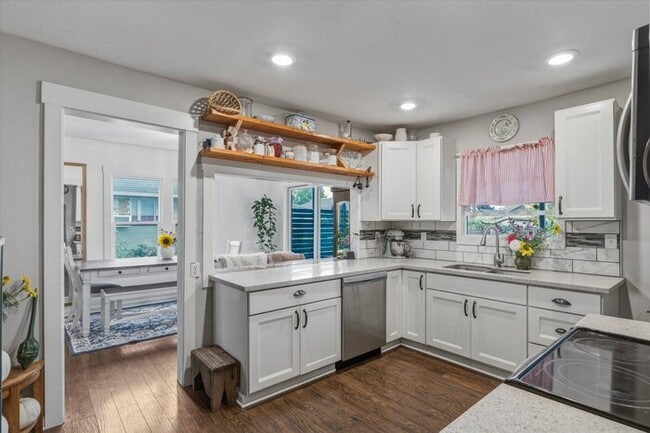 Building Photo - COME HOME TO THIS THREE BEDROOM CHARMER