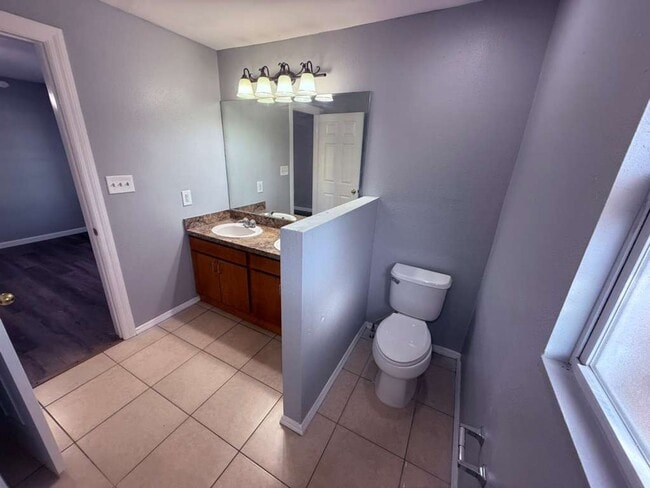 Building Photo - Beautiful Upgraded 3/2 Home in Jackson Heights!! Apply for FREE This Holiday Season!