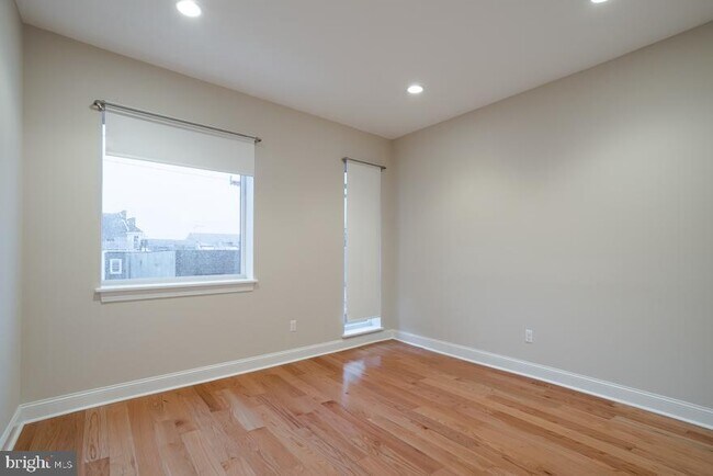 Building Photo - 724 N 3rd St