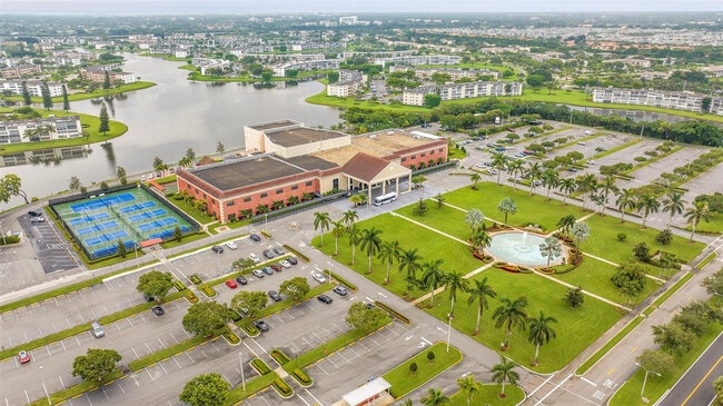 Building Photo - 436 Fanshaw K