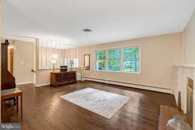 Building Photo - 5315 Summit Dr