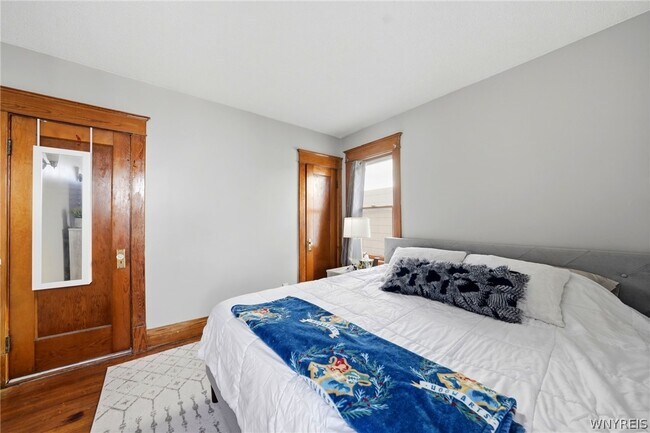 Building Photo - 226 Tacoma Ave