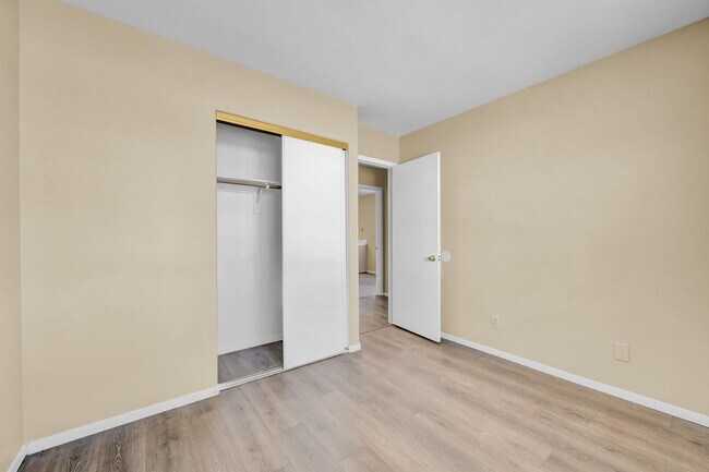 Building Photo - N Las Vegas Single Family Home - New Paint and LVP Flooring