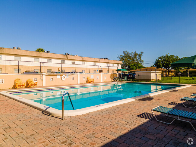 Building Photo - Pompano Palms Apartments