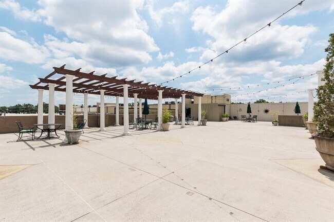 Building Photo - 5300 Peachtree Rd