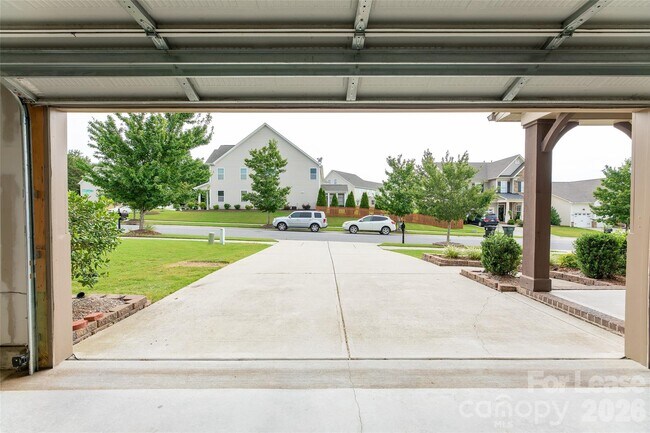 Building Photo - 1310 Middlecrest Dr NW