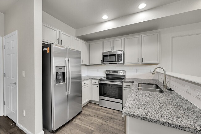 Building Photo - $2,295.00, 2 bed, 2.5 bath located in Denver