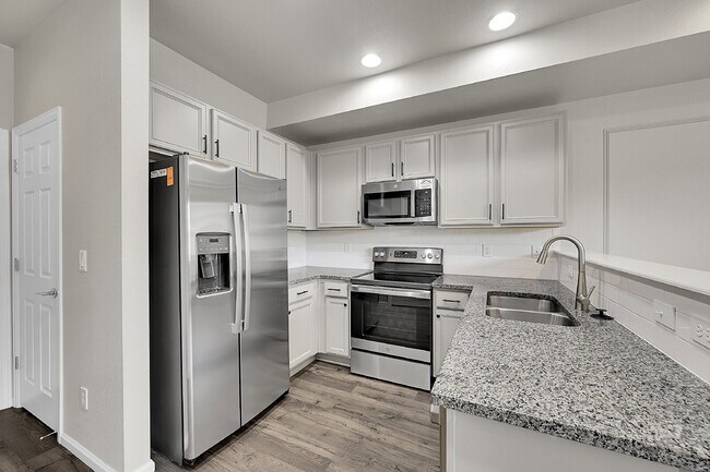 Building Photo - $2,495.00, 2 bed, 2.5 bath located in Denver
