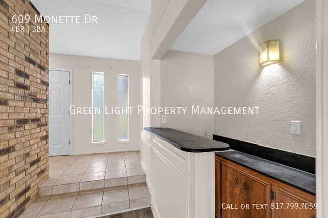 Building Photo - 609 Monette Dr