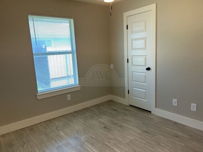 Building Photo - 316 Timber Ridge Dr