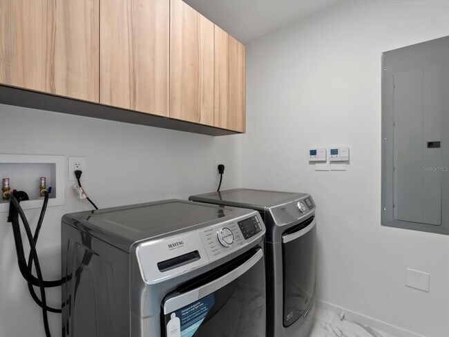 Building Photo - 1020 Sunset Point Rd