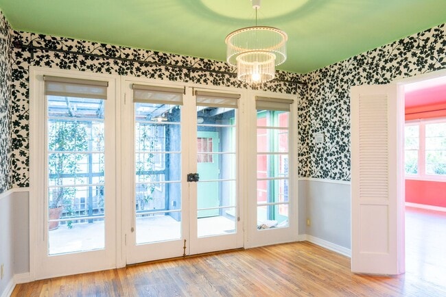 Building Photo - Vibrant 2b2b Franklin Hills / Los Feliz Home - Private Yard - Central HVAC