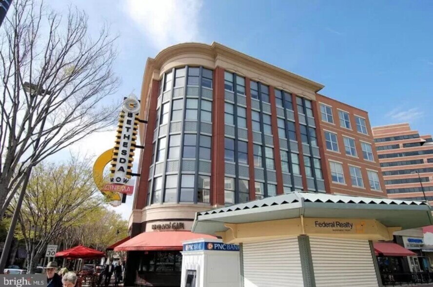 Building Photo - 7036 Strathmore St