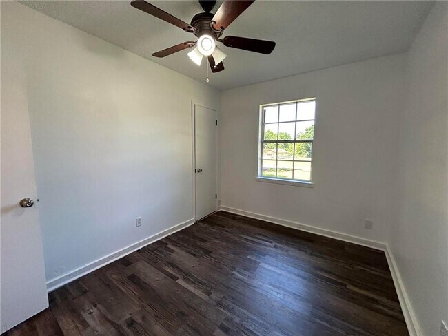 Building Photo - 5178 Fairview Highland Dr