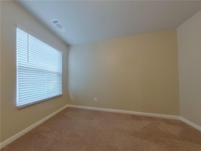 Building Photo - 2977 McKenzie Dr