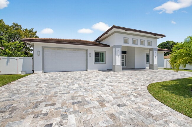 Building Photo - 711 NE 6th St