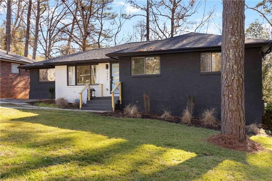 Building Photo - 2995 Pasadena Dr