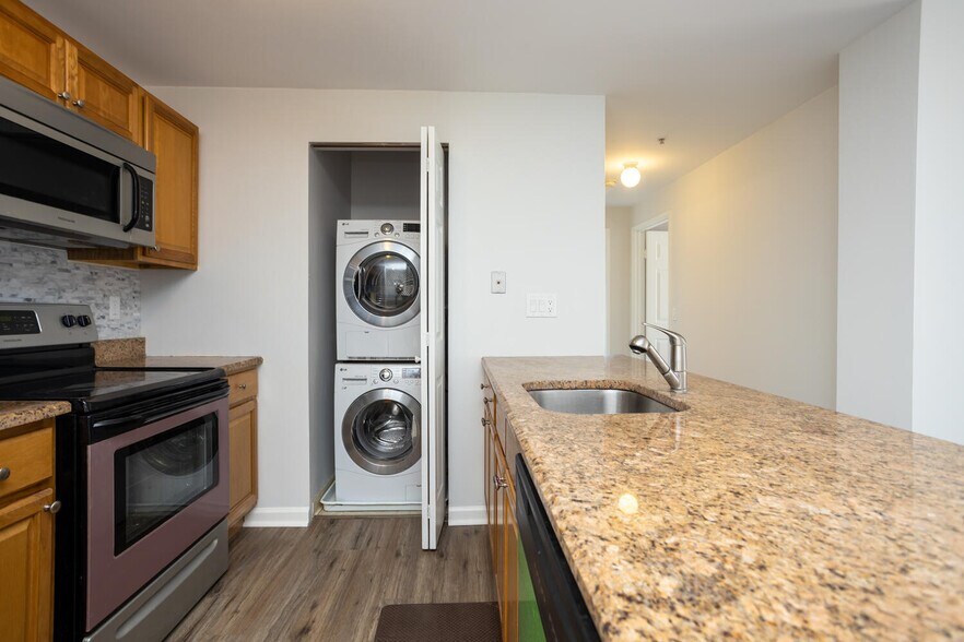 Washer/Dryer in Unit - 300 Broad St