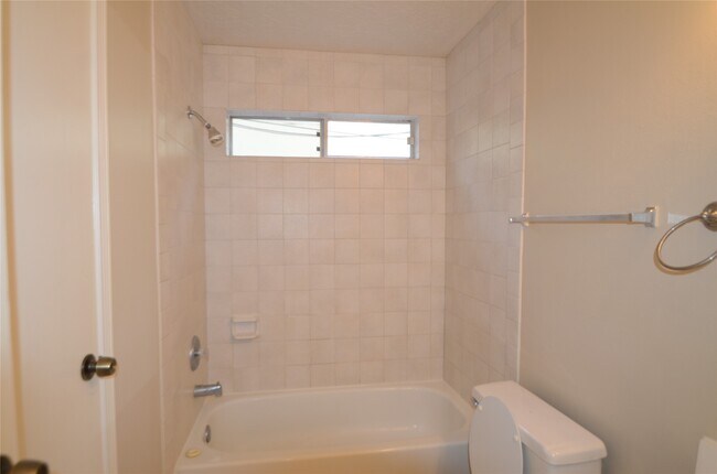 Building Photo - 56 Fallshire Dr