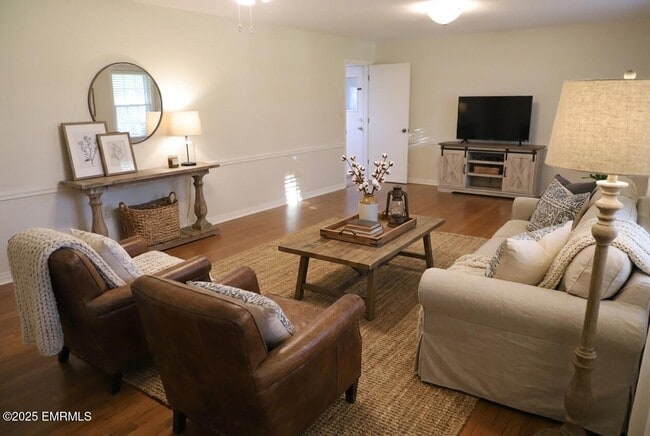 Building Photo - 607 Sookalena St