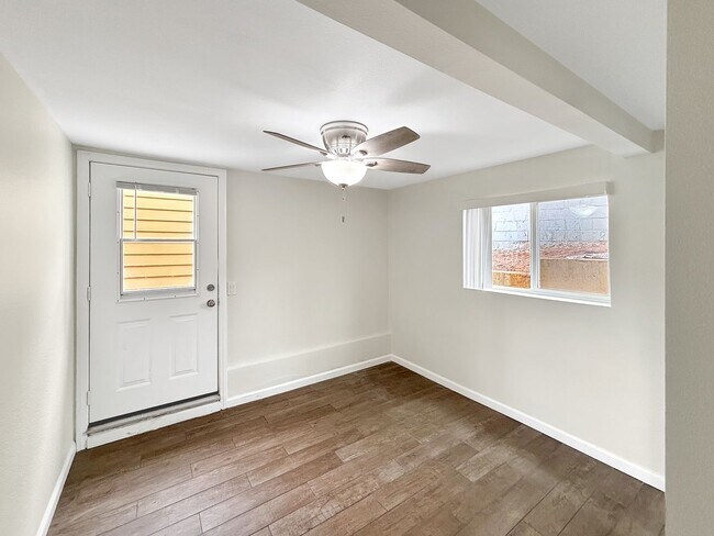 Building Photo - Charming 3BD/1BA Condo in University Heigh...