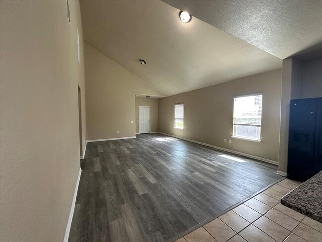 Building Photo - 1517 Maier Dr