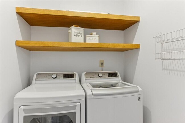 Building Photo - 2238 N River Trail