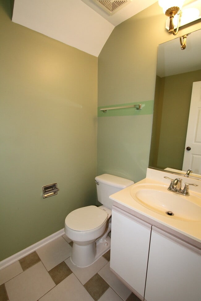 Building Photo - 2554 Dickens Dr
