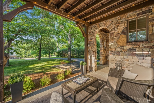 Building Photo - 1127 Glendale Ln