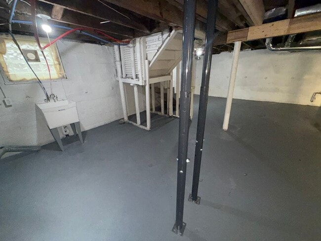 Building Photo - Open House Schedule Mon 9.1.25 @ 12:00pm, ...