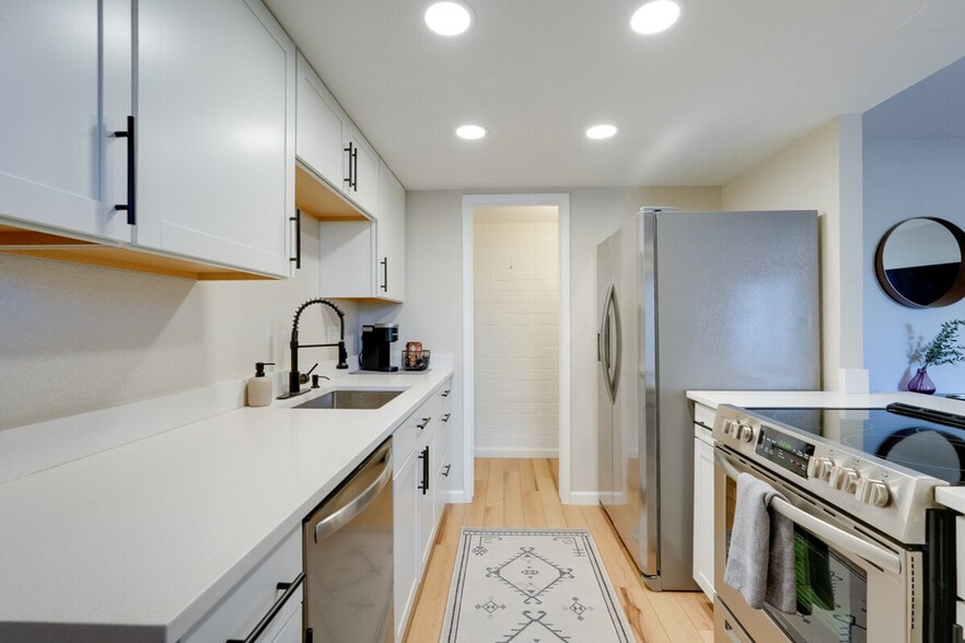 Building Photo - 7915 E Keim Dr