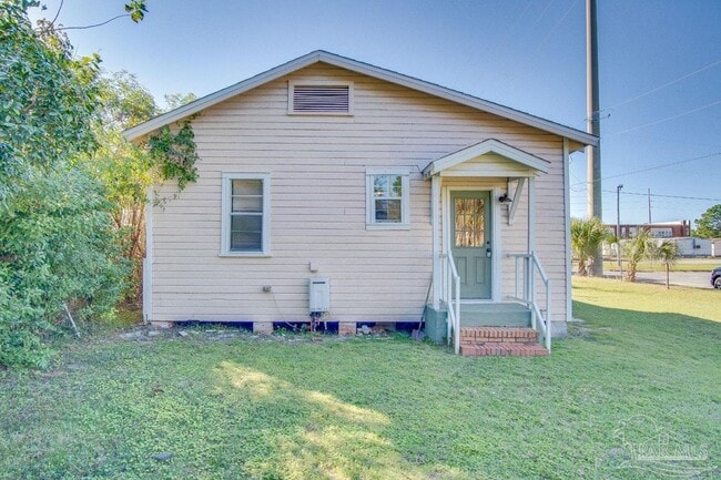 Building Photo - 618 N B St