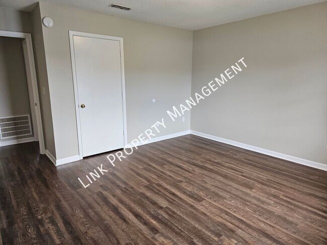 Building Photo - 5007b N Moore Ln