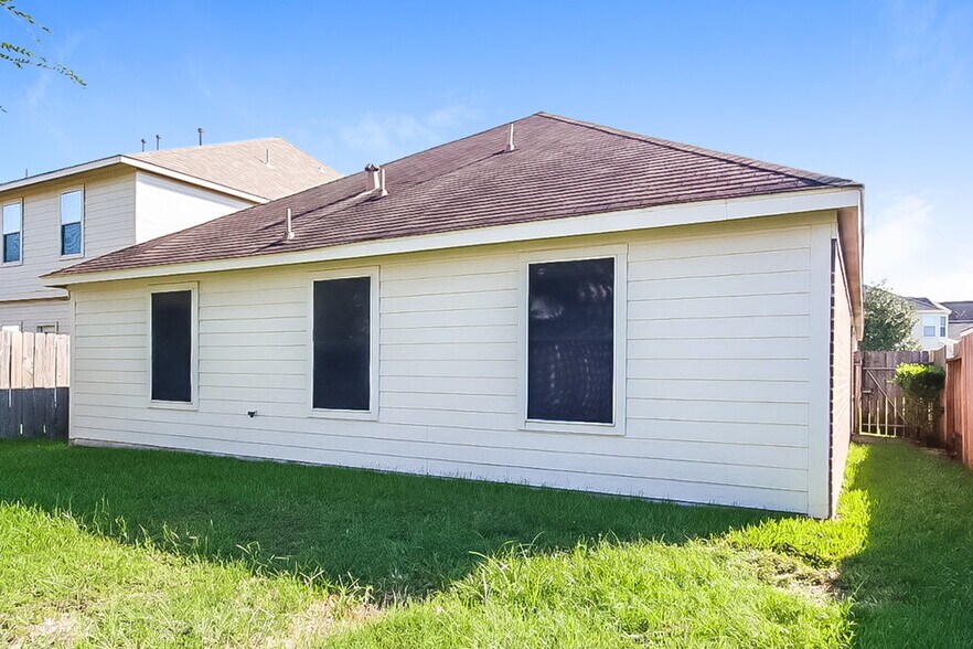Building Photo - 18407 Knob Hill Lake Ln
