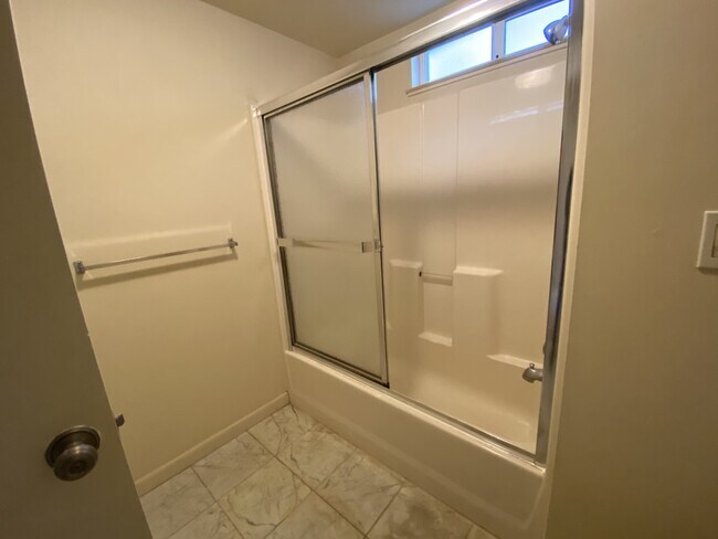 Building Photo - 1054 Stuart St