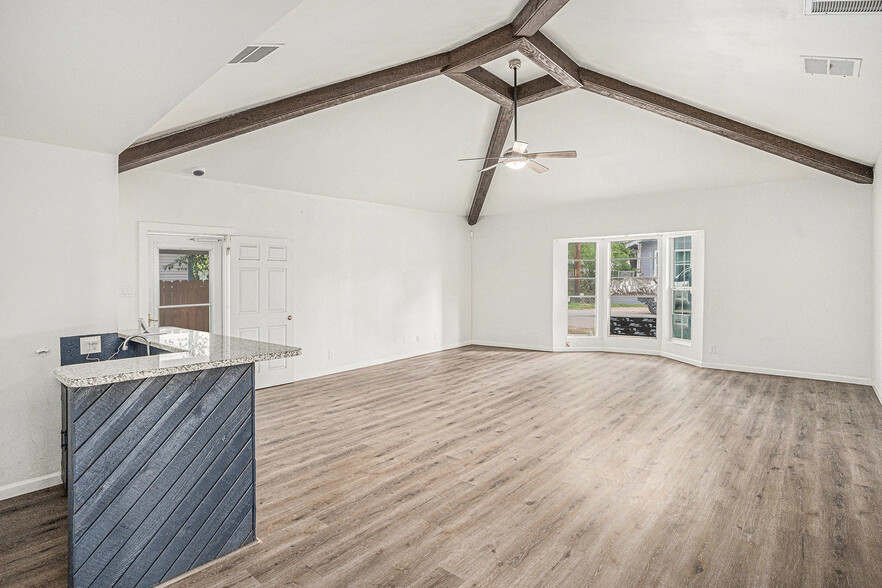 Building Photo - 614 Torreon St