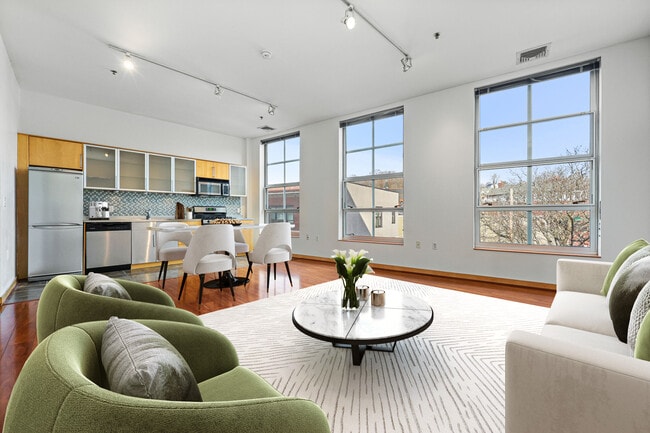 Building Photo - 10 Ann St