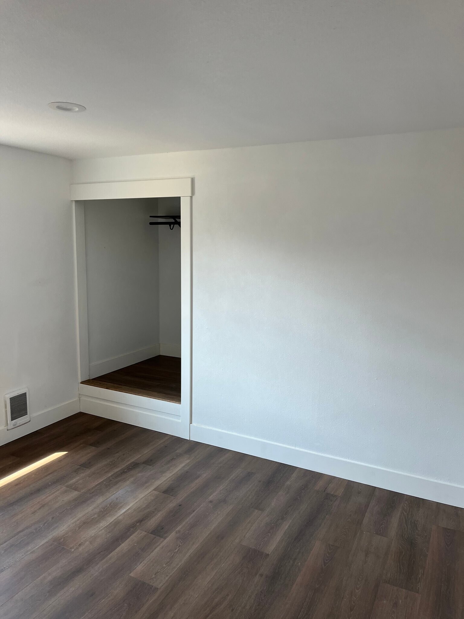 Building Photo - 306 W Antler Ave